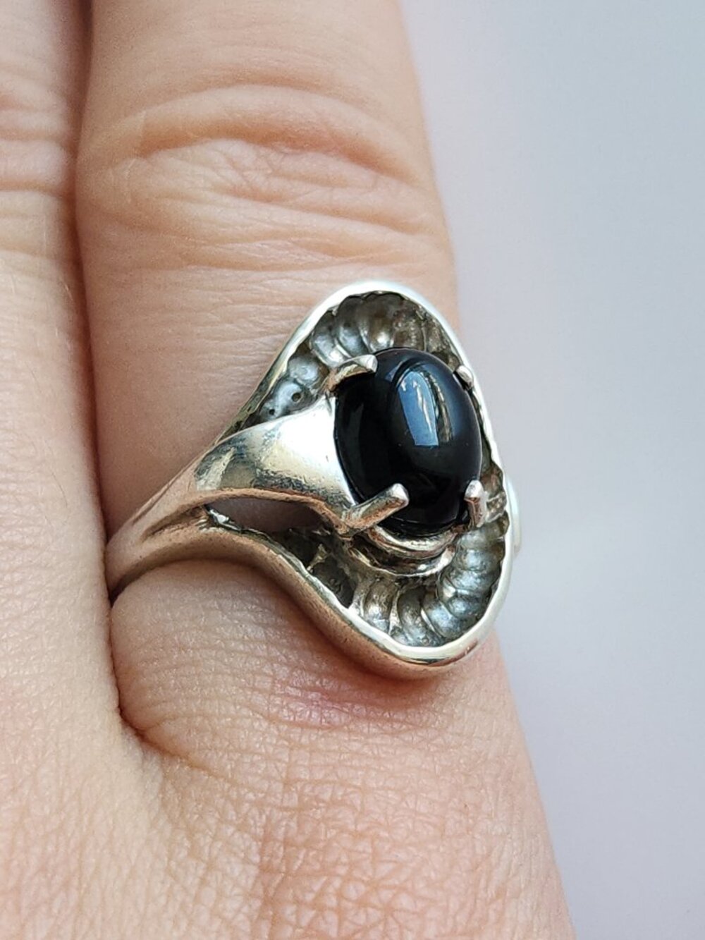 Vintage 70s sterling silver onyx ring size 6, artsan-made and signed